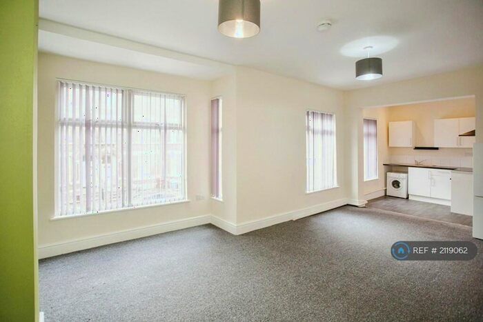 4 Bedroom Flat To Rent In Woodfield Road, Manchester, M8