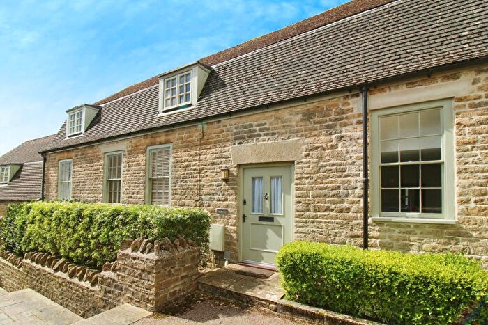 2 Bedroom Cottage To Rent In Greystone Mews, The Planks, SN3