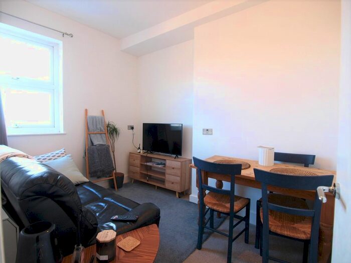 2 Bedroom Flat To Rent In Hornsey Road, Islington, N19
