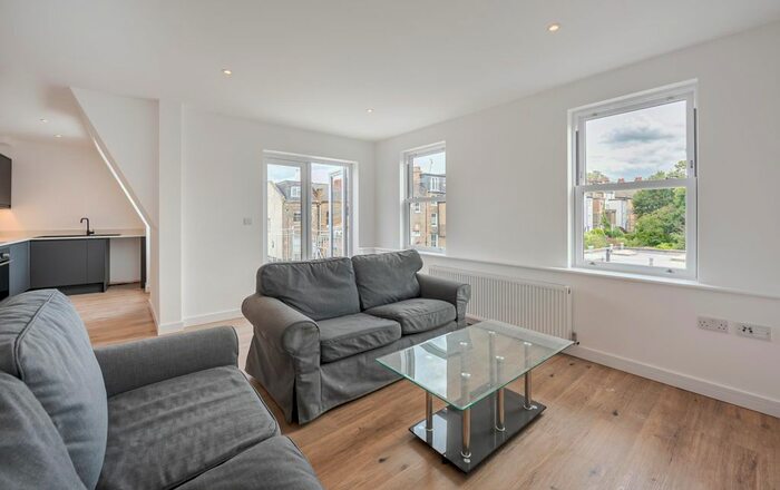 2 Bedroom Flat To Rent In Victoria Rise, London, SW4