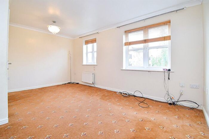 5 Bedroom Semi-Detached House To Rent In Temple Court, Wakefield, WF1