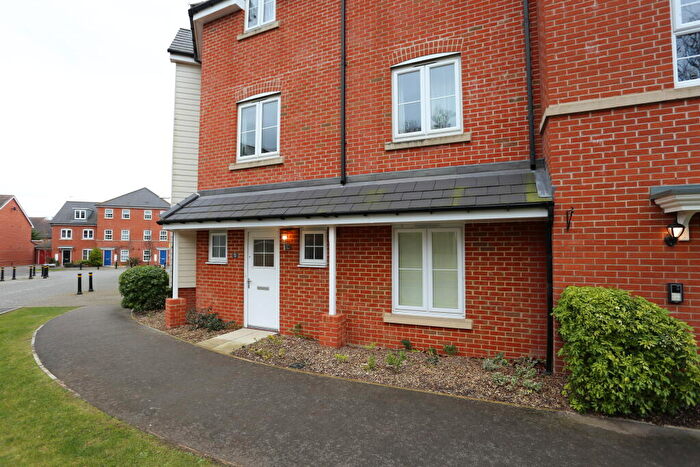 2 Bedroom Maisonette For Sale In Clover Rise, Woodley, RG5