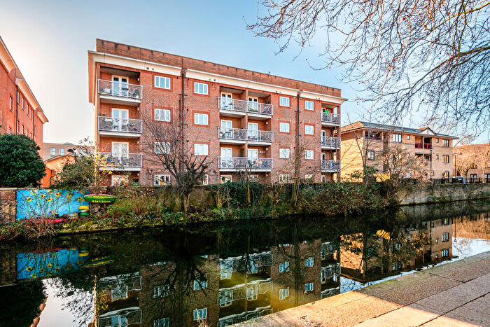 2 Bedroom Flat To Rent In Amber Wharf, Nursery Lane, Hackney, E2