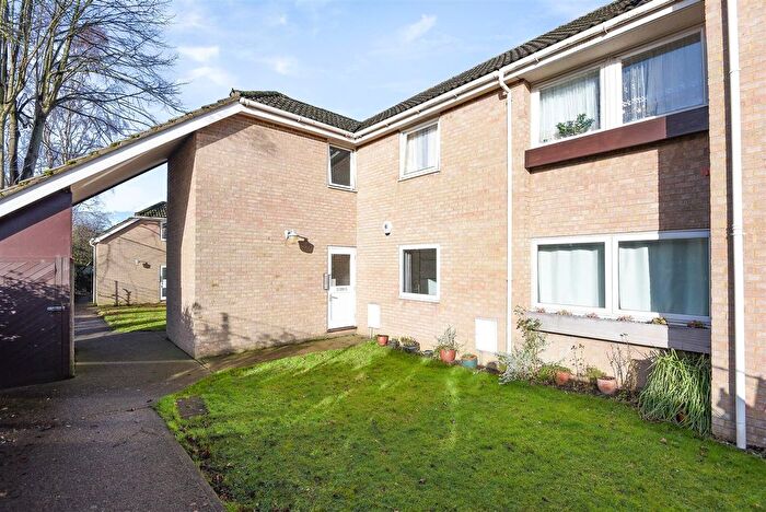 1 Bedroom Flat To Rent In Basing Close, Maidstone, ME15
