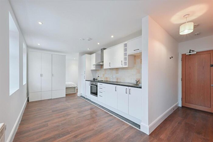 1 Bedroom Flat For Sale In High Street, Epsom, KT19