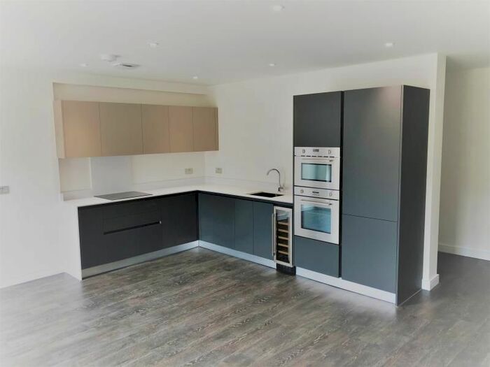 3 Bedroom Flat To Rent In Lucas House, Grafton Quarter, Croydon, CR0