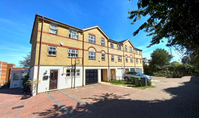 4 Bedroom Town House To Rent In Redmayne Drive, Hastings, TN34