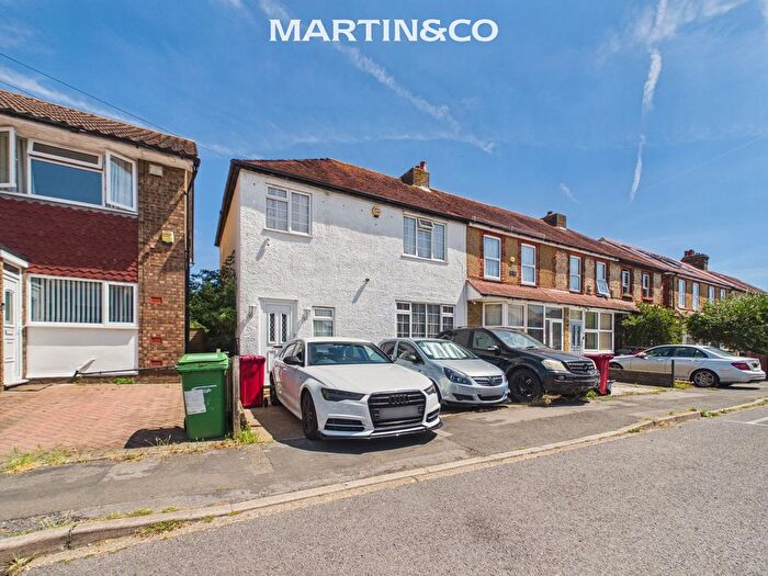 4 Bedroom End Of Terrace House For Sale In Brands Road, Langley, SL3
