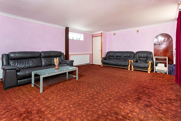 3 Bedroom End Of Terrace House For Sale In Buckerills, Basildon, SS13
