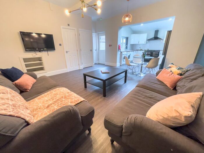 6 Bedroom Terraced House To Rent In Esher Road, Liverpool, L6