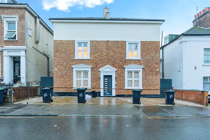 2 Bedroom Flat To Rent In Limes Grove, London, SE13