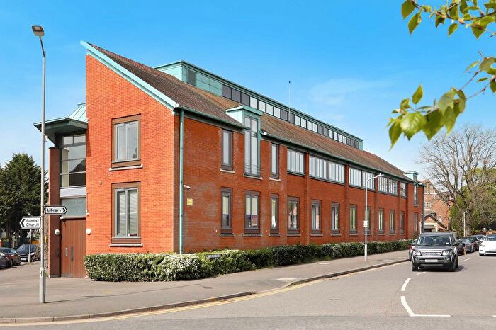 1 Bedroom Flat For Sale In Baring Road, Beaconsfield, Buckinghamshire, HP9