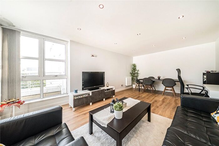 1 Bedroom Flat To Rent In Barrier Point Road, London, E16