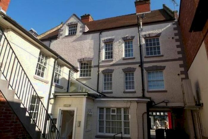 2 Bedroom Flat To Rent In High Street, Uttoxeter, ST14