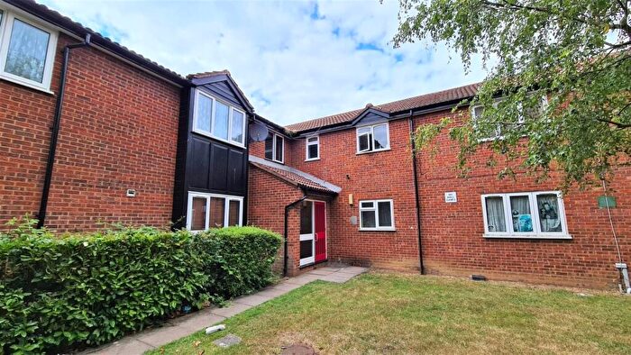 1 Bedroom Flat To Rent In Springwood Crescent, Edgware, Greater London, HA8