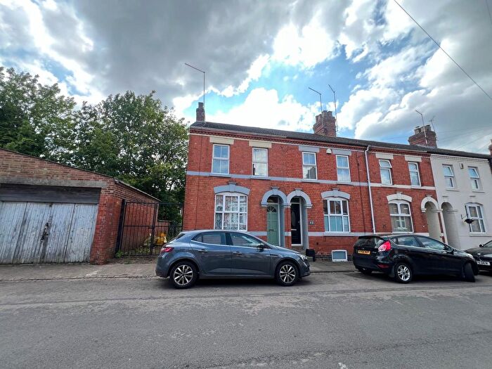 3 Bedroom Property To Rent In Washington Street, Northampton, NN2