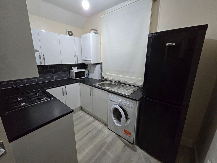 4 Bedroom Flat To Rent In Pen-Y-Lan Road, Roath, Cardiff, CF24