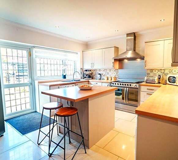 3 Bedroom Semi-Detached House For Sale In Bartlow Gardens, RM5