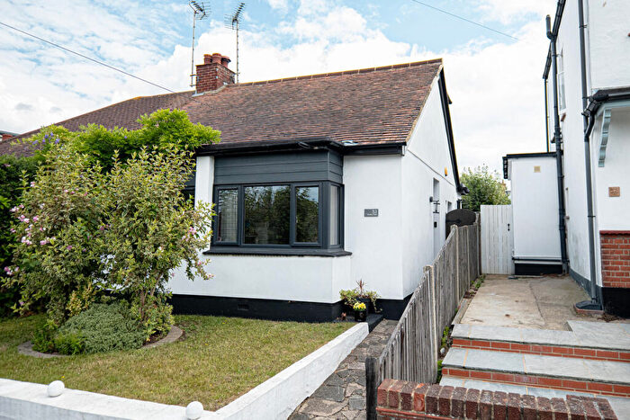 3 Bedroom Semi Detached House For Sale In Shoebury Road, Southend-on-sea, SS1