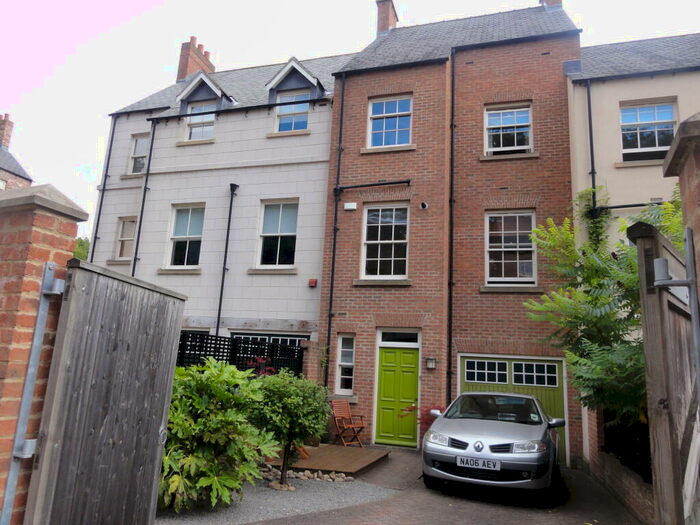 4 Bedroom Town House To Rent In Highgate, Durham City, DH1