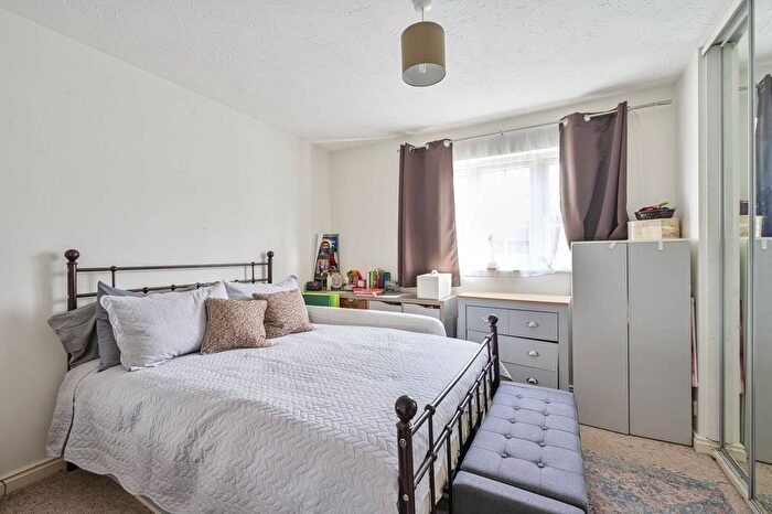 1 Bedroom Flat To Rent In Selhurst Close, Wimbledon Common, London, SW19