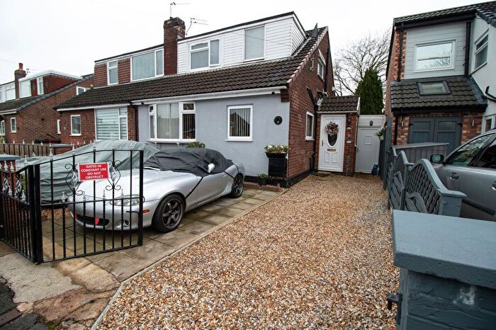 3 Bedroom Semi-Detached House For Sale In Avon Road, Kearsley, Bolton, BL4