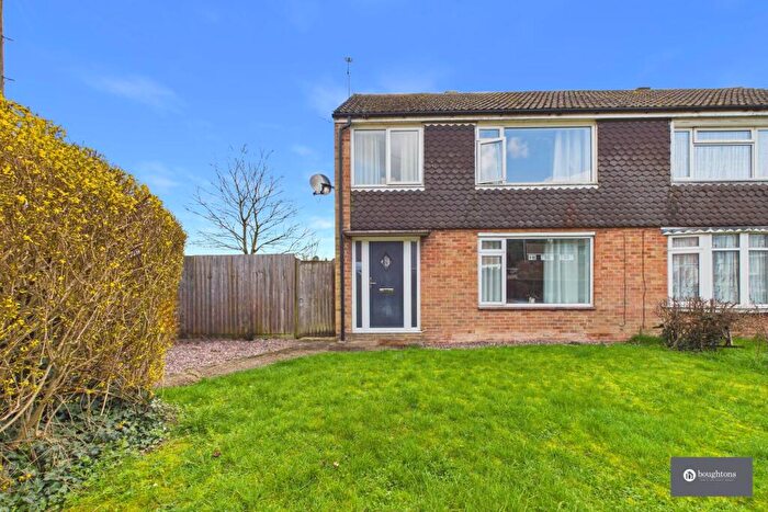 3 Bedroom Semi Detached House For Sale In Valley Road, Brackley, NN13
