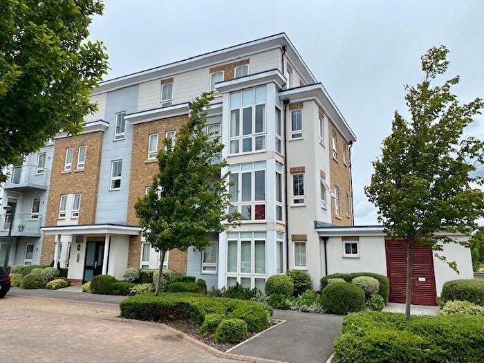 2 Bedroom Apartment To Rent In Kingfisher Drive, Maidenhead, SL6