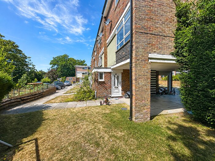 4 Bedroom Town House To Rent In Moorholme, GU22