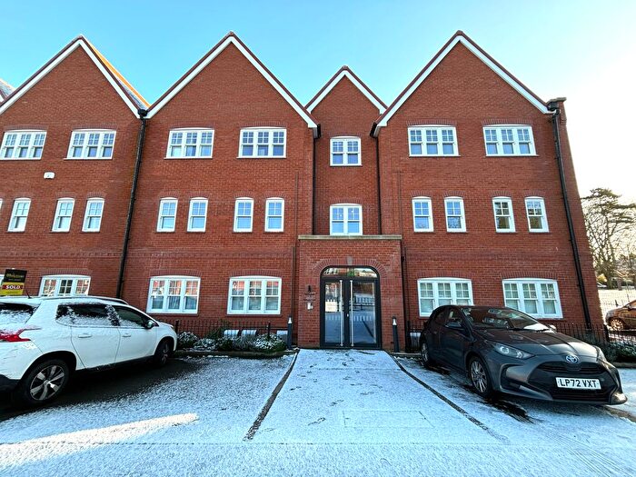 2 Bedroom Flat To Rent In Macniece Close, Birmingham, B29