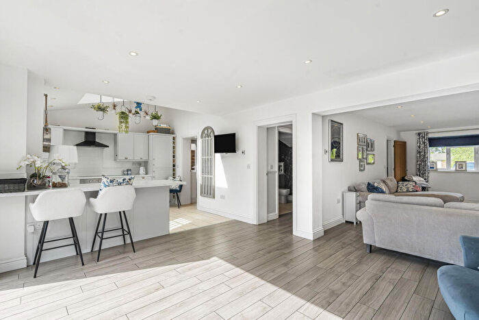 4 Bedroom Detached House For Sale In Park Road, Grendon Underwood, HP18