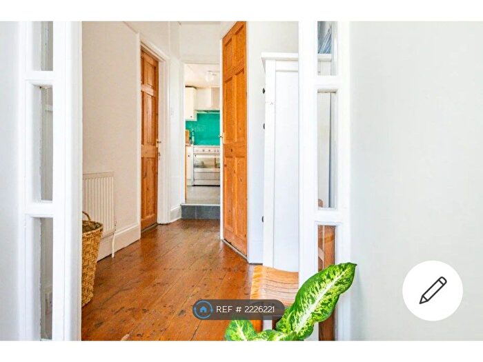 2 Bedroom Flat To Rent In Stourvale Road, Bournemouth, BH5