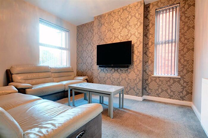 5 Bedroom Semi-Detached House For Sale In Premier Road, Nottingham, NG7