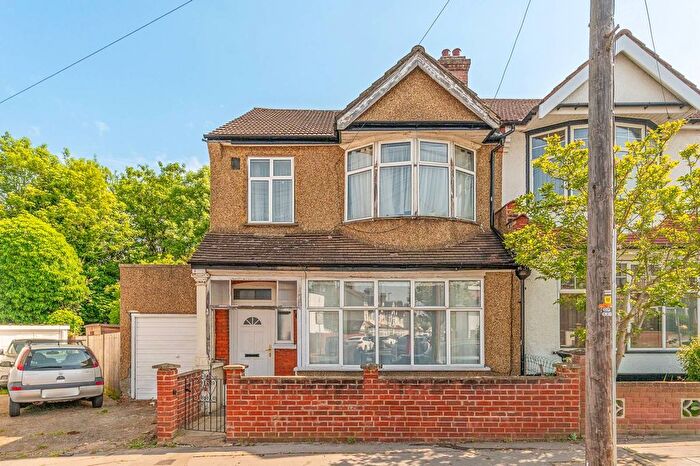 3 Bedroom End Of Terrace House For Sale In Bishops Park Road, Norbury, London, SW16