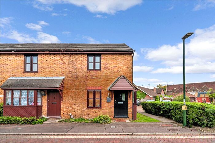 1 Bedroom Terraced House For Sale In Tulip Close, Hampton, TW12