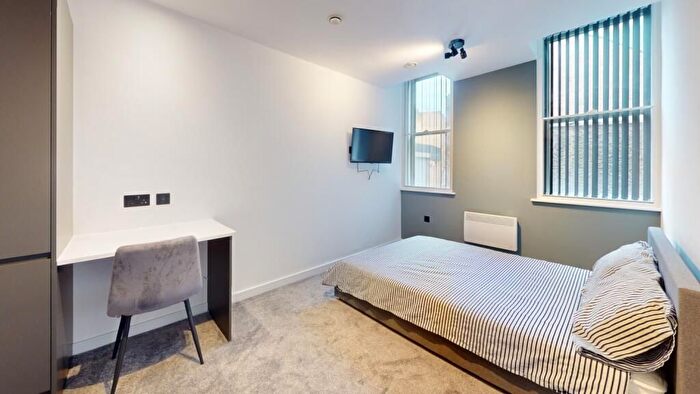 7 Bedroom Semi-Detached House To Rent In Low Pavement, Nottingham, NG1