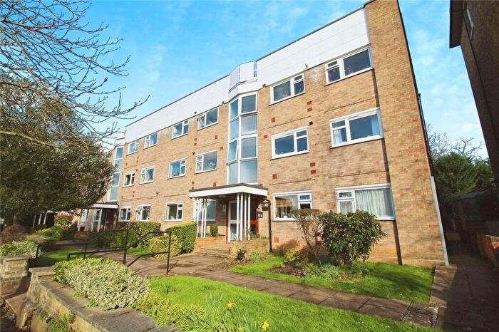 2 Bedroom Flat To Rent In Avenue Elmers, Surbiton, Surrey, KT6