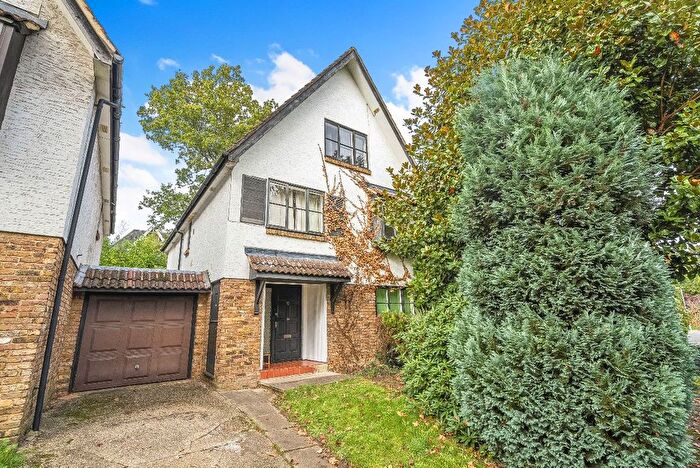 5 Bedroom Detached House For Sale In Warbank Lane, Kingston Upon Thames, KT2