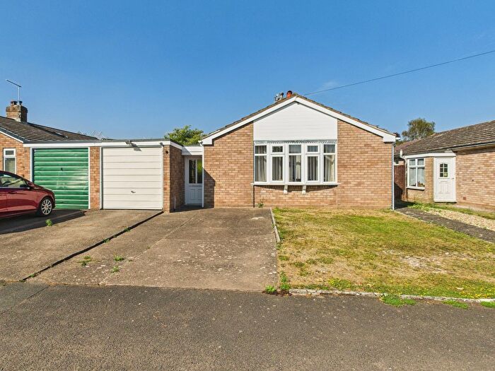 3 Bedroom Bungalow For Sale In Oakleigh Heath, Hallow, Worcester, Worcestershire, WR2