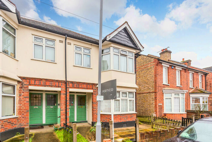 2 Bedroom Flat To Rent In Westward Road, Chingford, London, E4