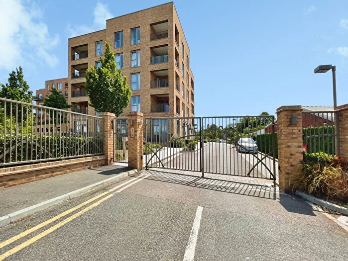 2 Bedroom Flat For Sale In Frogmore Avenue, Watford, Hertfordshire, WD17