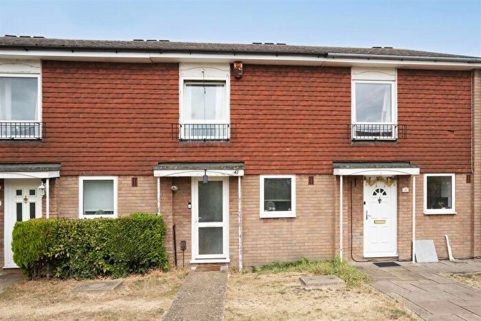 3 Bedroom Terraced House For Sale In Southwood Close, Worcester Park, KT4