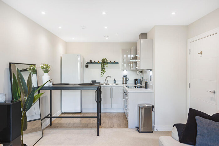 2 Bedroom Flat For Sale In Liberty House, Welwyn Garden City, AL7