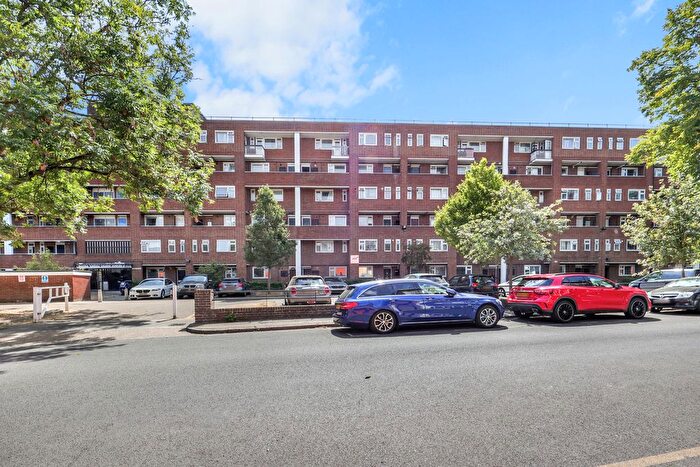 2 Bedroom Maisonette To Rent In James House, Solebay Street, London, E1