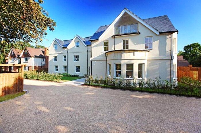 3 Bedroom Flat For Sale In The Approach, Bookham Grange The Approach, KT23