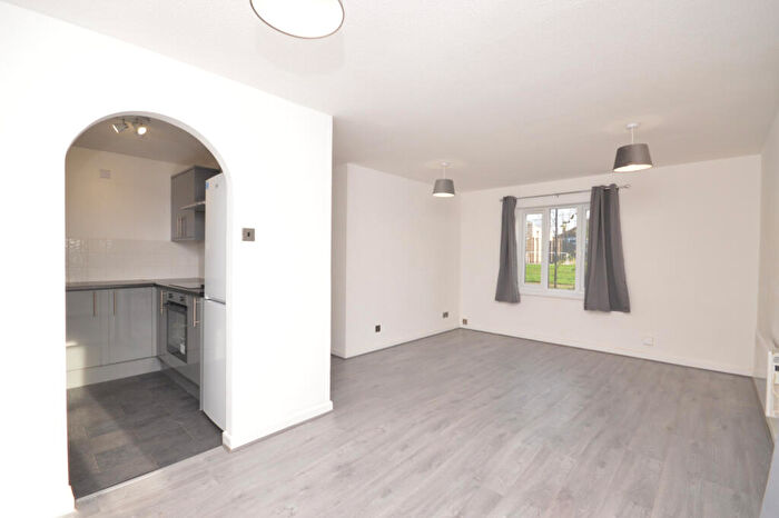 2 Bedroom Flat To Rent In Springfield Court, Ilford, IG1