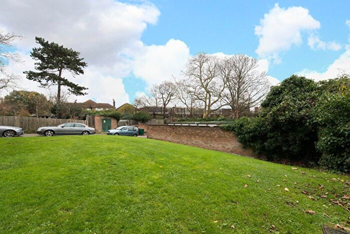 2 Bedroom Flat To Rent In Lyncourt, The Orchard, Blackheath, SE3