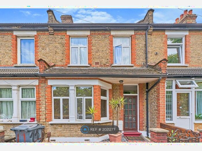 3 Bedroom Terraced House To Rent In Livingstone Road, Hounslow, TW3