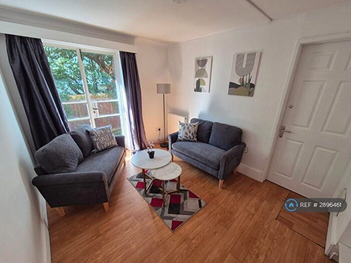 4 Bedroom Flat To Rent In Stretten Avenue, Cambridge, CB4