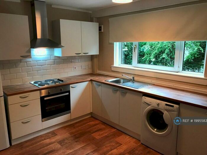 3 Bedroom Flat To Rent In Millburn Road, Renfrew, PA4